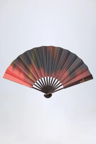 Abanico plegable Hestia con estampado difuminado en rojo
