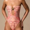 Bañador bandeau con aberturas Faye en estampado de cachemira