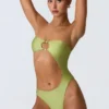Bañador bandeau con aberturas y adornos de abalorios Miami en verde pera