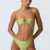 Bañador bandeau con aberturas y adornos de abalorios Miami en verde pera