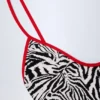 Bañador Ostend con detalle de charm y espalda cruzada en estampado de cebra
