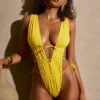 Bañador Syros con fruncidos y aberturas en amarillo dorado