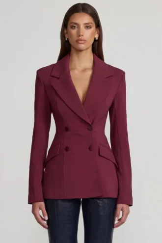 Blazer estructurado de doble botonadura Marika en color burdeos