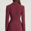 Blazer estructurado de doble botonadura Marika en color burdeos