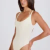 Bodis de jersey de algodón elástico con espalda cruzada en capas en color crema