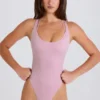 Bodis de jersey de algodón elástico con espalda cruzada en capas en color malva