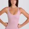 Bodis de jersey de algodón elástico con espalda cruzada en capas en color malva