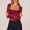 Bodis de manga larga con encaje Letizia en rojo cereza