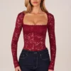 Bodis de manga larga con encaje Letizia en rojo cereza