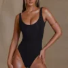 Body Reese con cuello redondo en negro