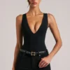 Body Rumi con escote profundo y cuello halter en negro