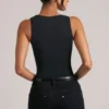 Body Rumi con escote profundo y cuello halter en negro