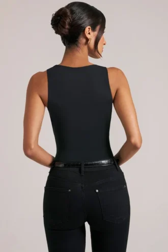 Body Rumi con escote profundo y cuello halter en negro