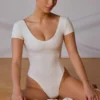 Body sin espalda con paneles en blanco suave