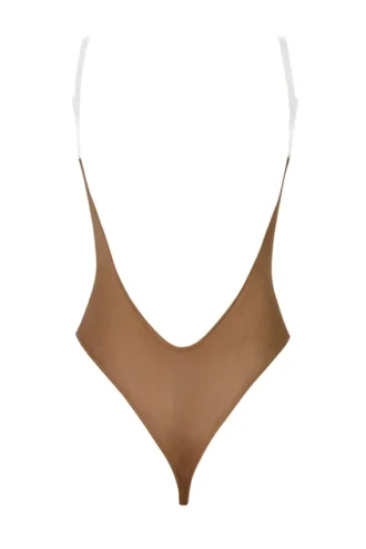 Body tanga de malla suave con tirantes invisibles de Intimates en color almendra