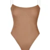 Body tanga de malla suave con tirantes invisibles de Intimates en color miel