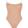 Body tanga de malla suave con tirantes invisibles de Intimates en melocotón cálido