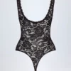 Body Zayla de encaje transparente con escote pronunciado y flecos en negro