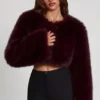 Bolero corto de pelo sintético Almerinda en color vino