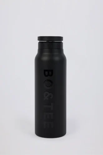 Botella de agua magnética de acero inoxidable con aislamiento térmico en negro