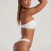 Braguitas de bikini «cheeky» con tirantes anchos y adornos de abalorios Maui en color marfil