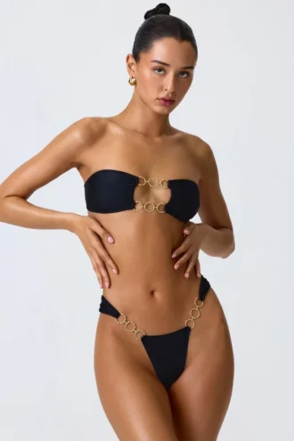 Top de bikini bandeau con aberturas y adornos Sunny Isles en negro