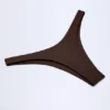 Braguitas de bikini cheeky de corte alto Manea en color chocolate oscuro