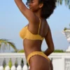 Braguitas de bikini hipster de ropa de baño arrugadas en color Marigold