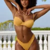 Braguitas de bikini hipster de ropa de baño arrugadas en color Marigold