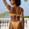 Braguitas de bikini hipster de ropa de baño arrugadas en color Marigold