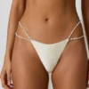 Braguitas de bikini tanga con doble tirante y detalle de perlas Mabe en blanco perla