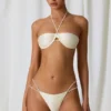 Braguitas de bikini tanga con doble tirante y detalle de perlas Mabe en blanco perla
