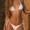 Braguitas de bikini tanga con lazo lateral y abalorios Cebu en blanco leopardo con pedrería