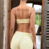 Bralette de cuello cuadrado en color limón