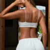 Bralette de cuello cuadrado en gris claro