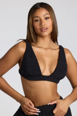 Bralette de felpa con cuello en V para estar por casa en negro