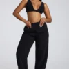 Bralette de felpa con cuello en V para estar por casa en negro