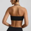 Bralette de jersey elástico con detalle de herrajes y cuello halter Jerika en negro
