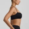 Bralette de jersey elástico con detalle de herrajes y cuello halter Jerika en negro
