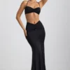 Bralette de jersey elástico con detalle de herrajes y cuello halter Jerika en negro