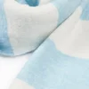 Bufanda de punto a rayas en azul claro