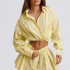 Camisa corta de popelín de algodón a rayas en varias posiciones con rayas amarillas
