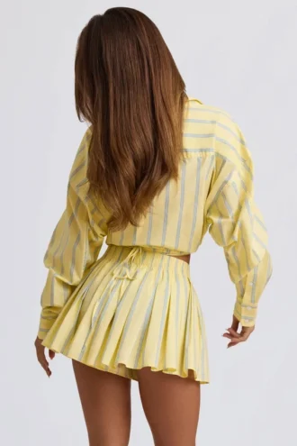 Camisa corta de popelín de algodón a rayas en varias posiciones con rayas amarillas