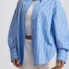 Camisa oversize de popelín de algodón a rayas en azul