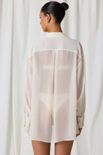 Camisa oversize Hiva con detalle de perlas en blanco perla
