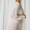 Camisa oversize Hiva con detalle de perlas en blanco perla