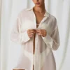 Camisa oversize Hiva con detalle de perlas en blanco perla