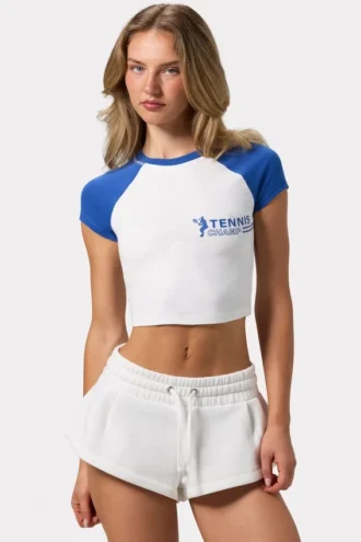 Camiseta corta con estampado gráfico en blanco