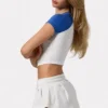 Camiseta corta con estampado gráfico en blanco