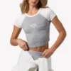 Camiseta corta con estampado gráfico en gris jaspeado